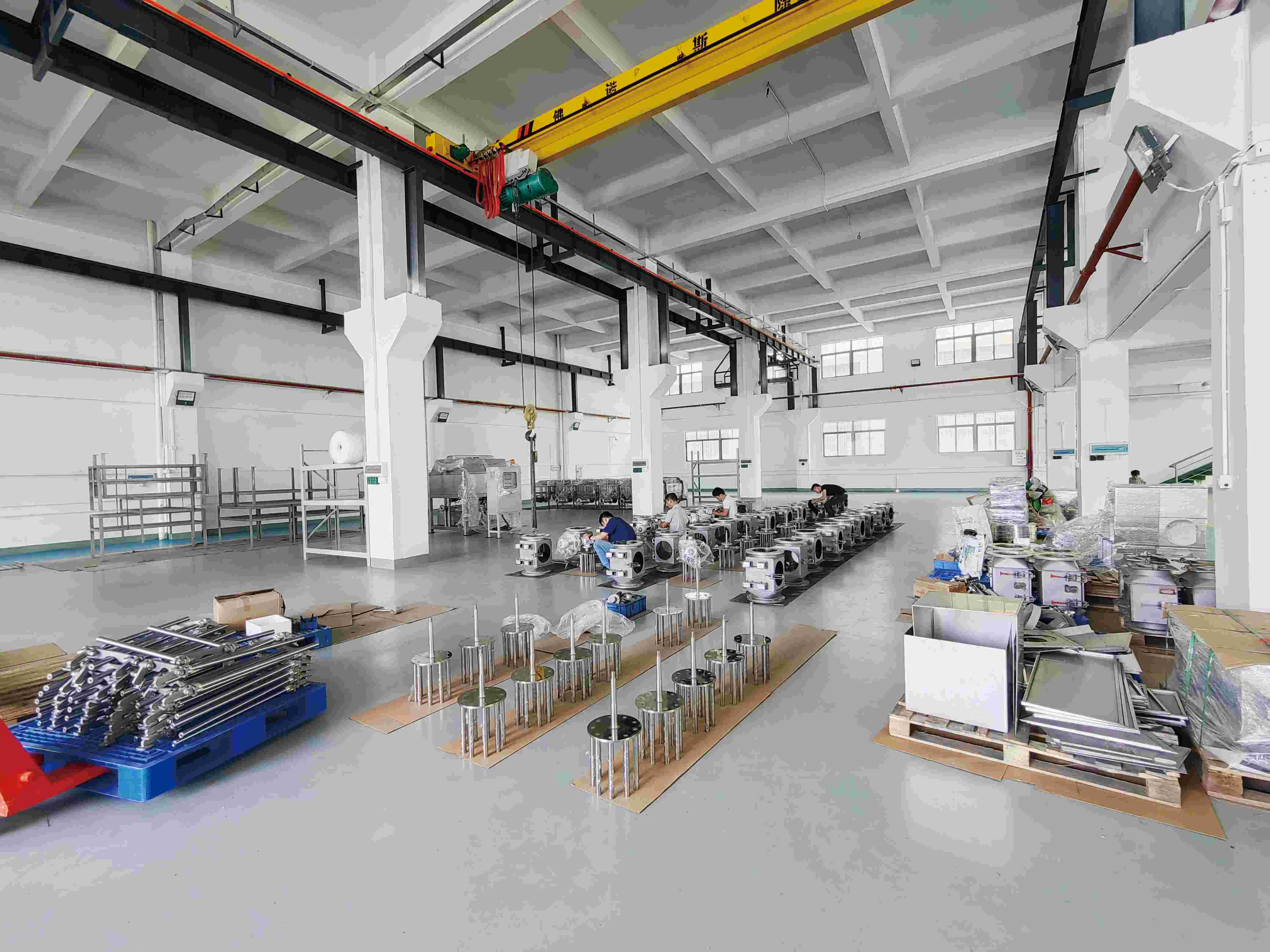 Manual vs Peralatan Penyingkiran Besi Automatik: Kelebihan dan Perbezaan